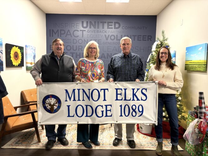 Elks donates to feed children